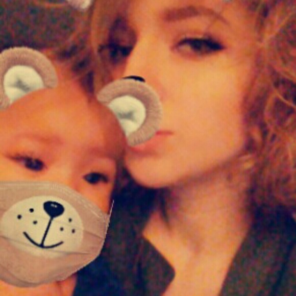 Meet your Posher, Alexis - Picture 2 of 2